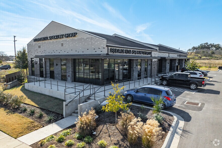 More Photos Of 171 Carpenter Hill Dr, Buda Medical For Lease