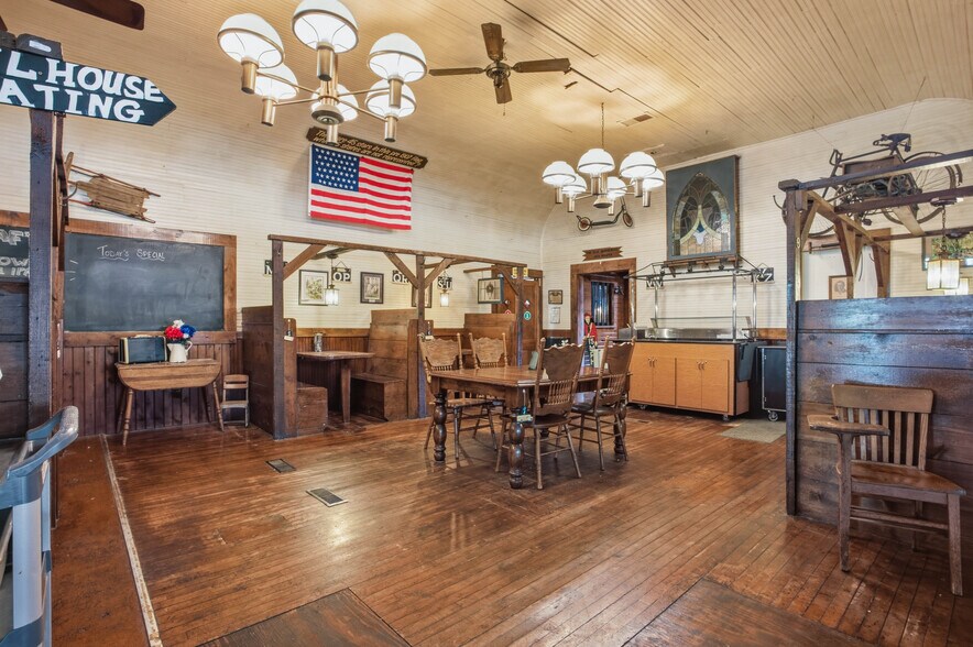 More Photos Of E13887 Highway DL, Merrimac Specialty For Sale