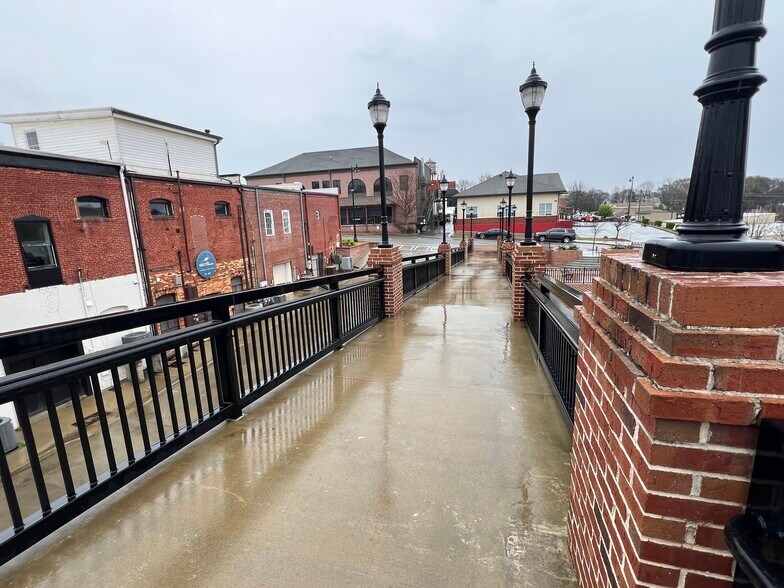 More Photos Of 79 E Main St, Buford Storefront For Sale