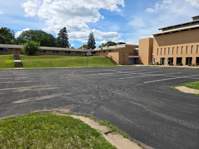 More Photos Of 7625 Chicago Ave, Minneapolis Religious Facility For Sale
