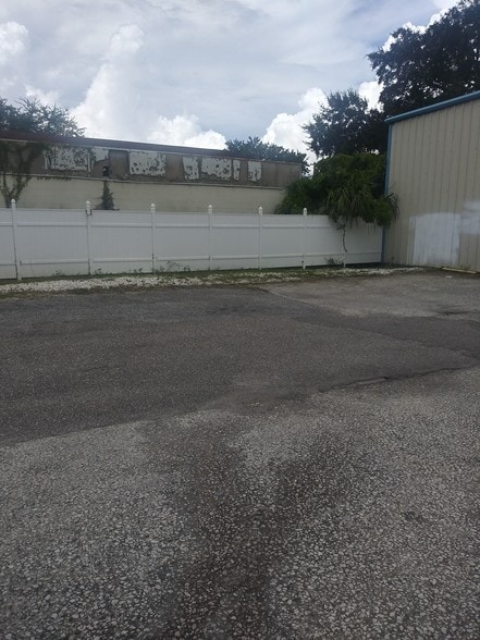 More Photos Of 5017 N Coolidge Dr, Tampa Warehouse For Sale