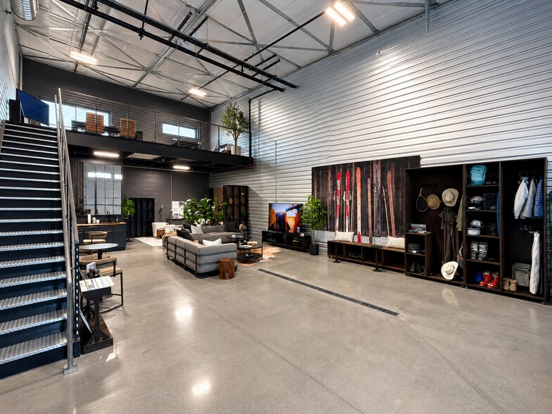 More Photos Of 105 Copper Ranch Rd, Belgrade Showroom For Lease