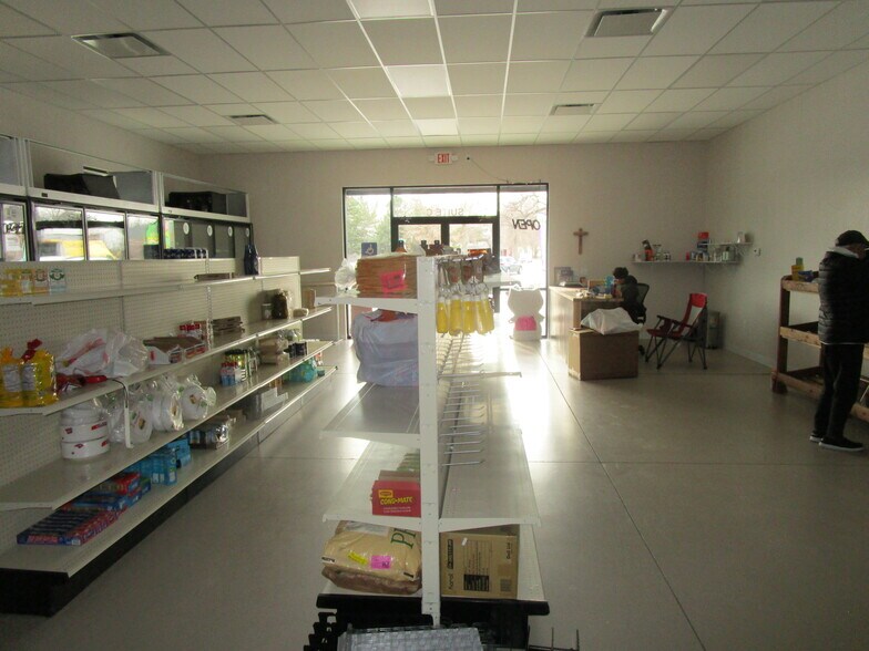 More Photos Of 401 E Kansas Ave, Garden City General Retail For Lease