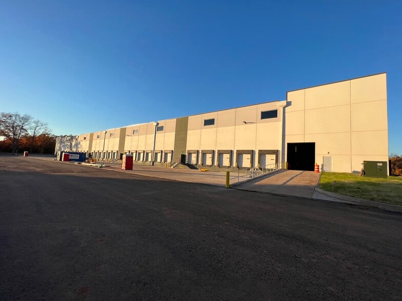 More Photos Of 230 Belmont Dr, Somerset Distribution For Lease