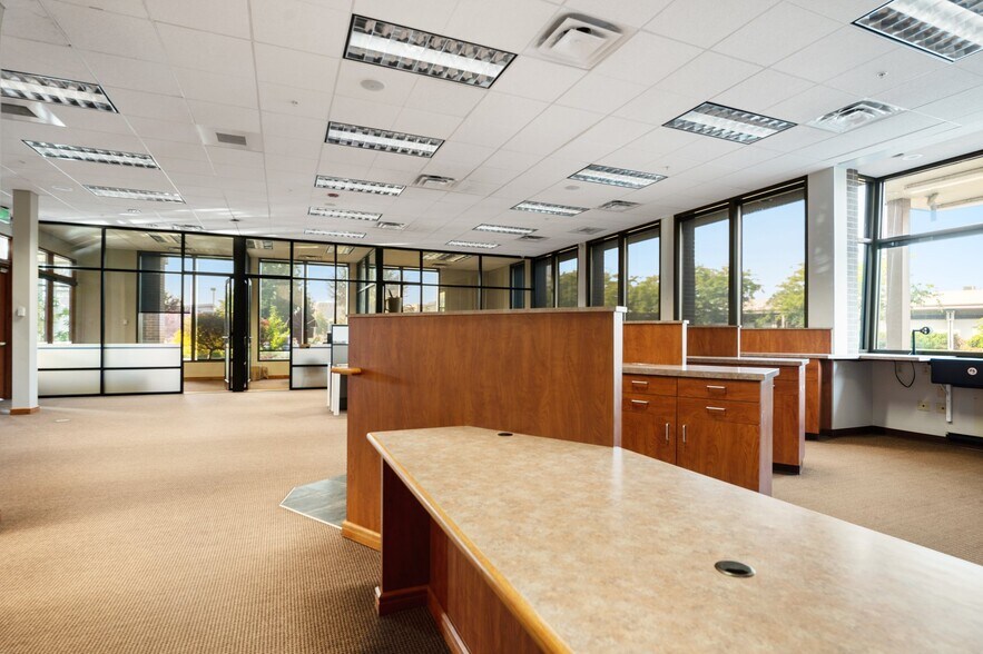 More Photos Of 1060 Jadwin Ave, Richland Office For Lease
