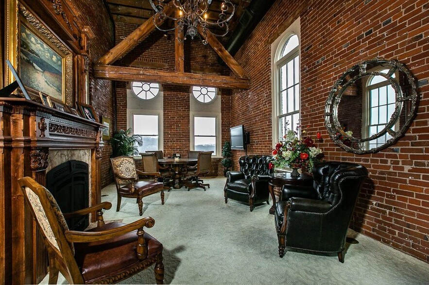 More Photos Of 600 Star Brewery Dr, Dubuque Office For Lease