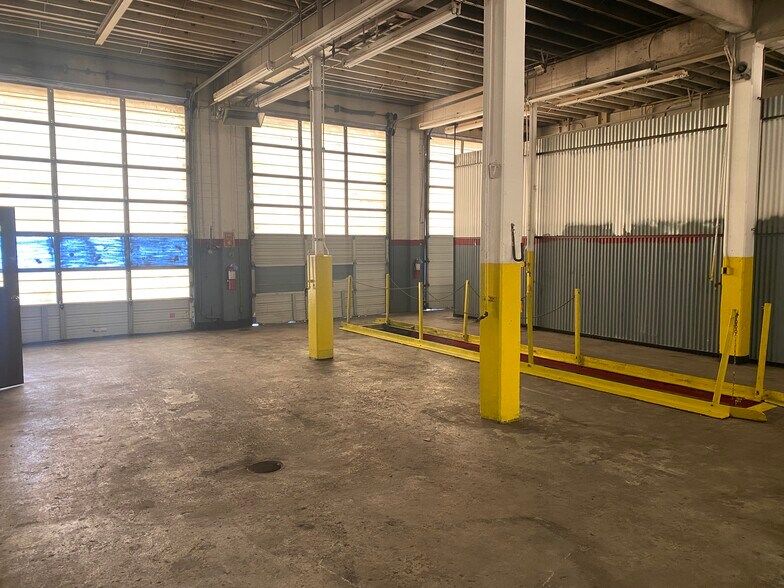 More Photos Of 3000 E Houston St, San Antonio Unknown For Lease