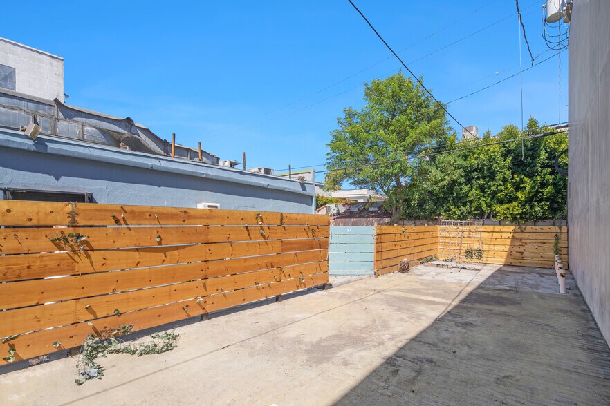More Photos Of 414 N La Cienega Blvd, Los Angeles Restaurant For Sale