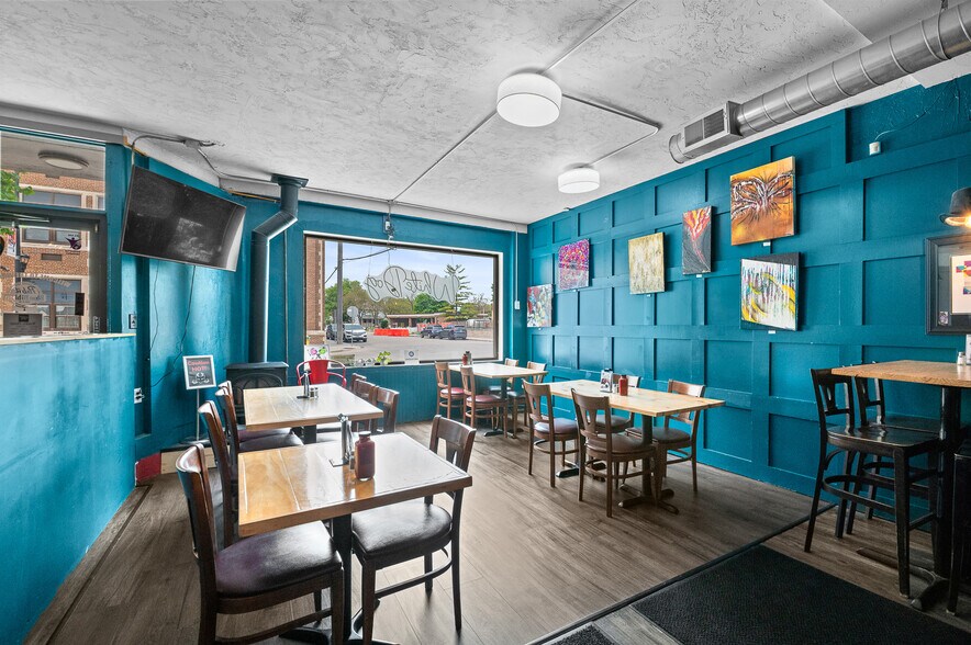 More Photos Of 201 S Broadway, Green Bay Restaurant For Sale
