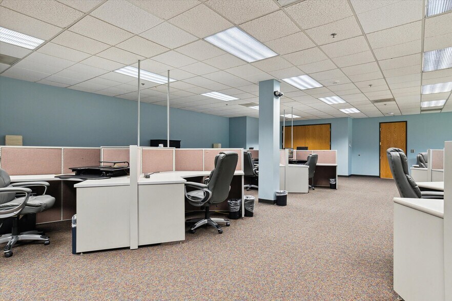 More Photos Of 950 Stephenson Hwy, Troy Loft Creative Space For Lease