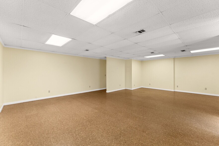 More Photos Of 2629 W 23rd St, Panama City Office For Sale