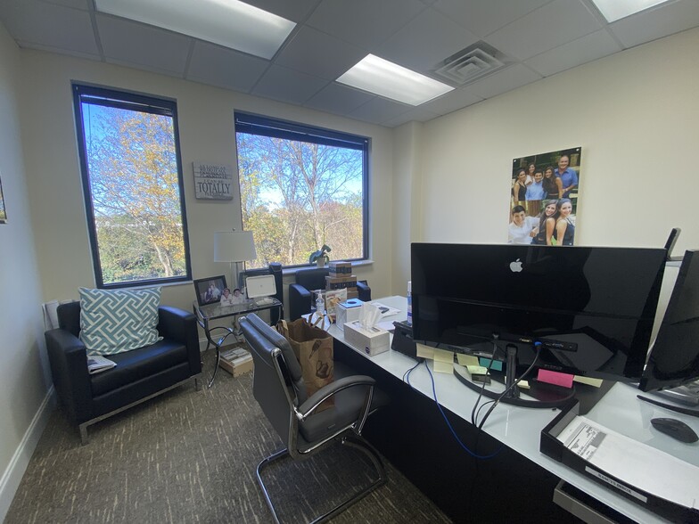 More Photos Of 3669 N Peachtree Rd, Atlanta Office For Lease