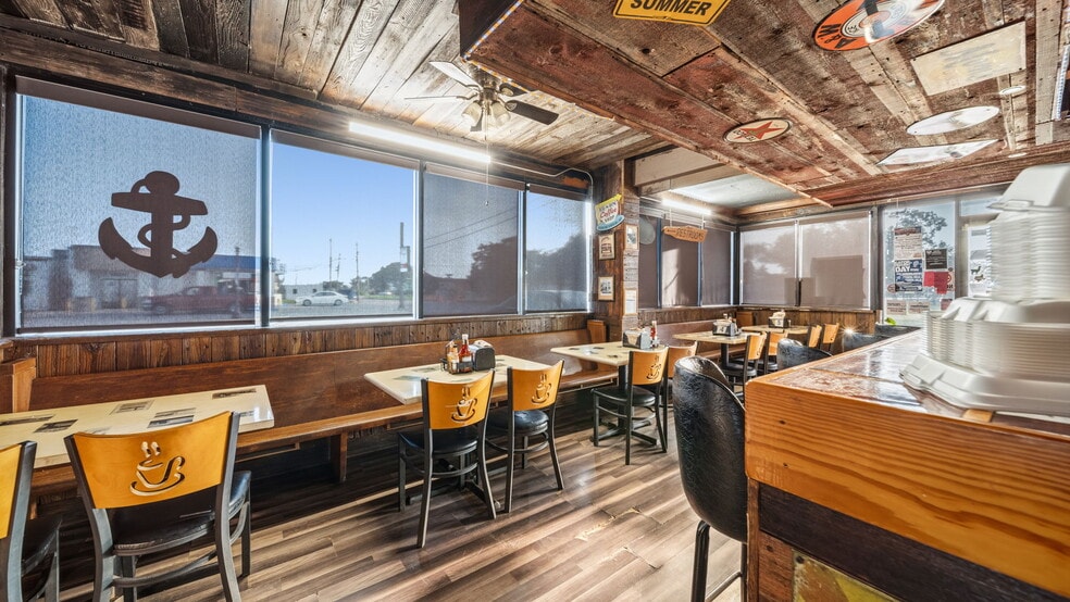 More Photos Of 230 W 2nd St, Freeport Restaurant For Sale