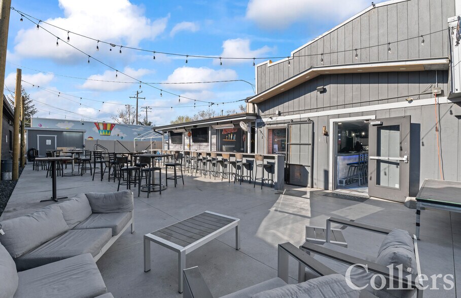 More Photos Of 10937 W State St, Star Bar For Sale