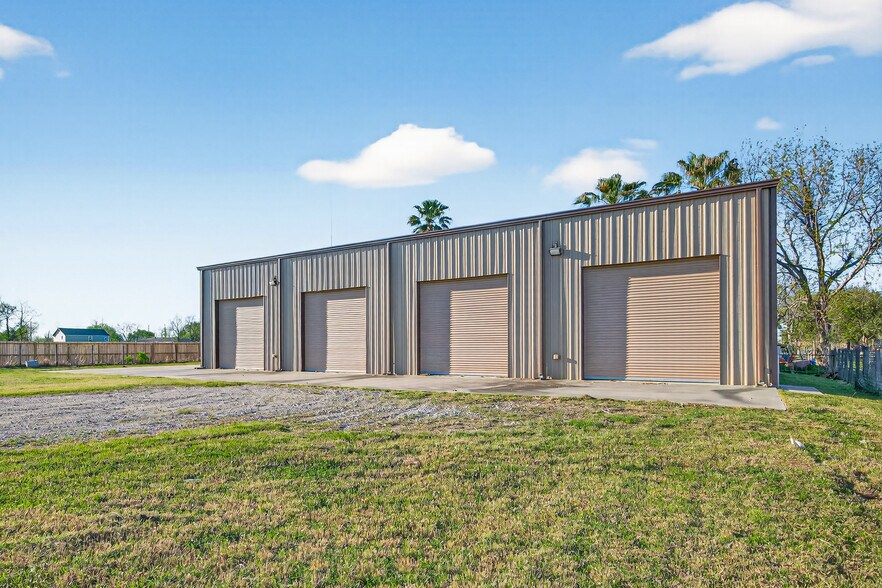 More Photos Of 5901 County Road 675B, Rosharon Warehouse For Lease