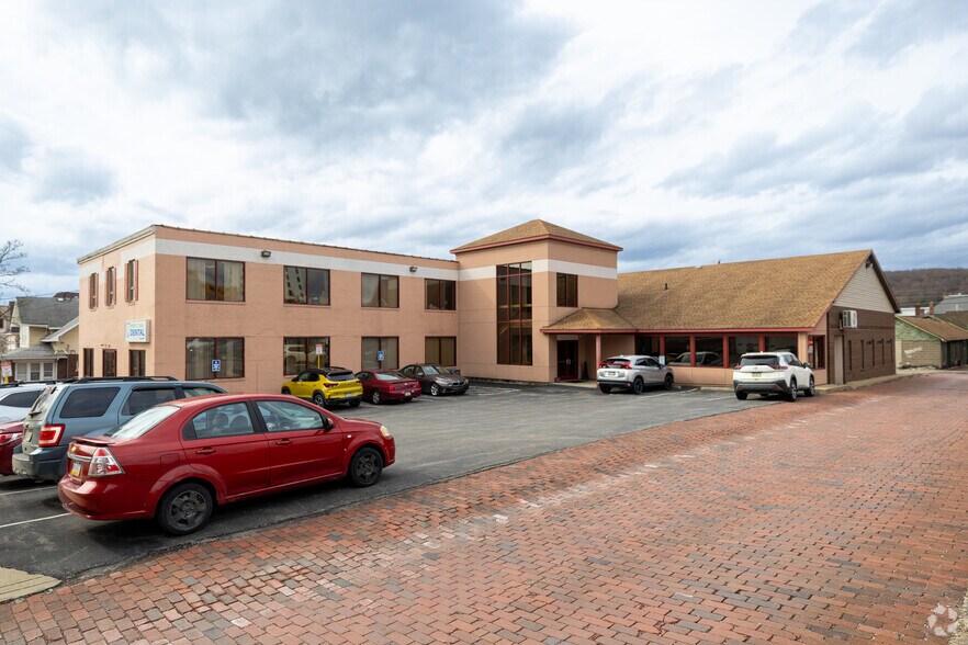 Primary Photo Of 222 W Cunningham St, Butler Office For Lease