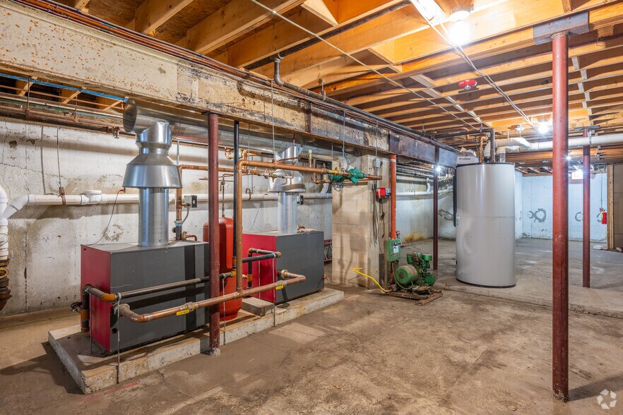 More Photos Of 383-435 Oaklawn Ave, Cranston Apartments For Sale