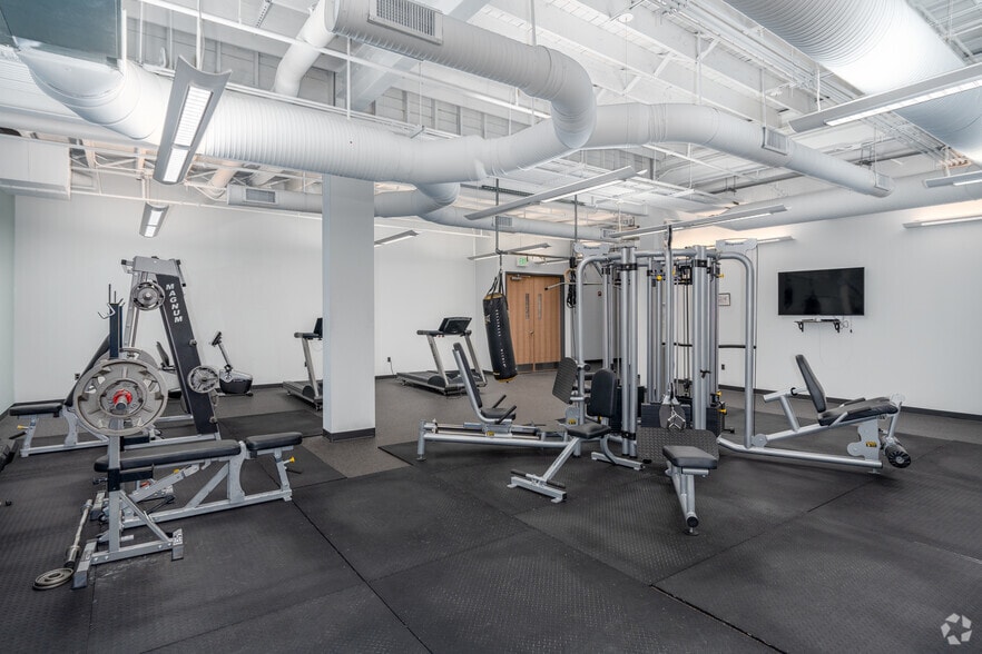 More Photos Of 180 W Ostend St, Baltimore Office For Lease