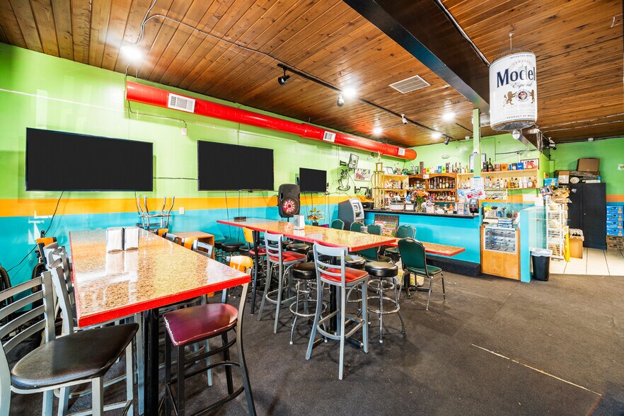 More Photos Of 13116 NE Sandy Blvd, Portland Storefront Retail Office For Sale