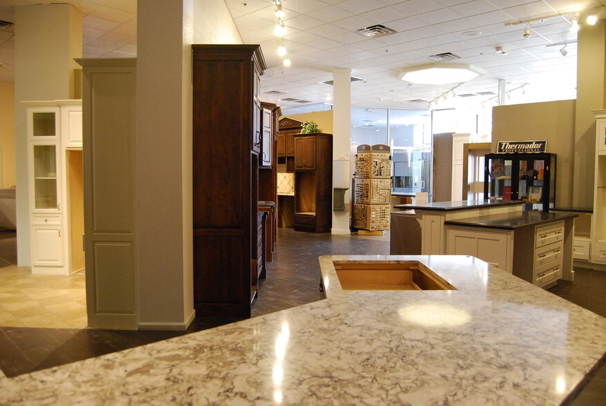 More Photos Of 15250 N Hayden Rd, Scottsdale Showroom For Sale