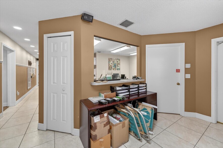 More Photos Of 7 W Main St, Apopka Office For Sale