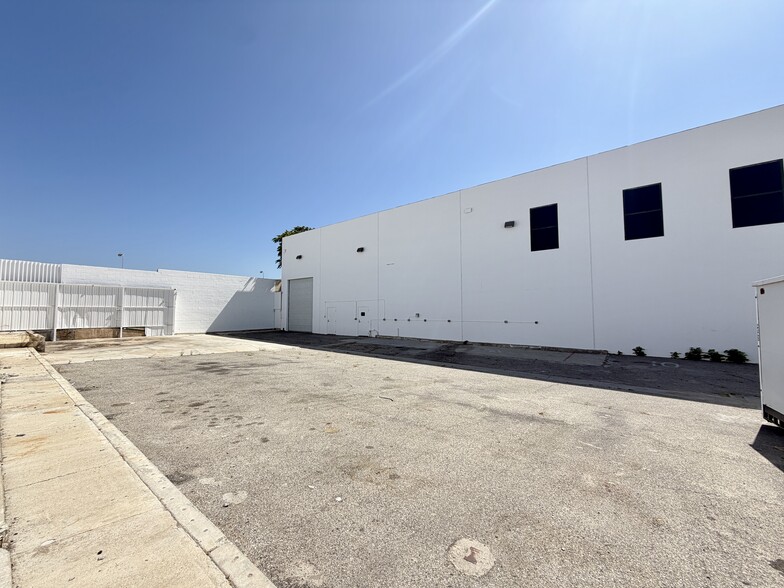 More Photos Of 7949 Ajay Dr, Sun Valley Warehouse For Lease