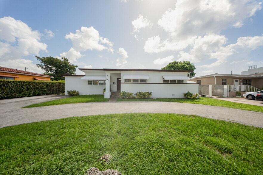 More Photos Of 3501 SW 87th Ave, Miami Office For Sale