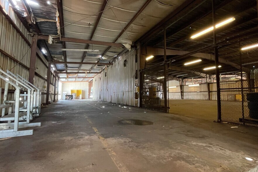 More Photos Of 100 Thornhill Rd, Auburndale Manufacturing For Sale