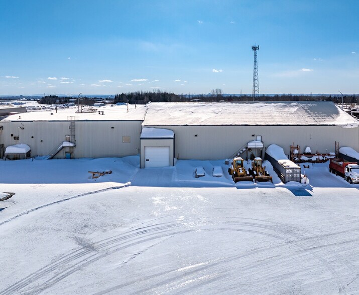 More Photos Of 2711-2715 Louis-XIV Boul, Québec Manufacturing For Lease