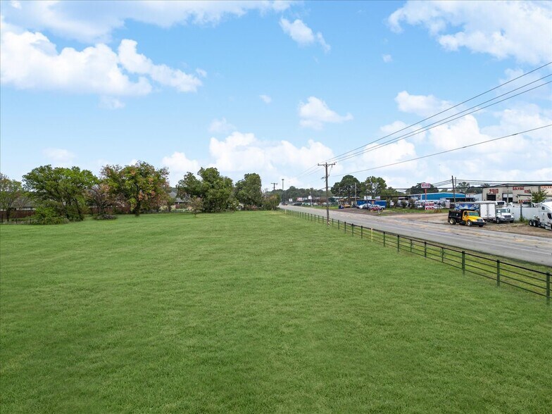 More Photos Of 7911-7923 US Business Highway 287, Arlington Land For Sale