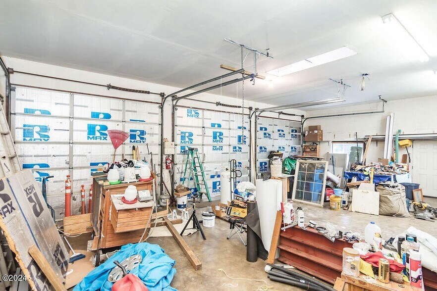 More Photos Of 20 Willow St, Depoe Bay Industrial For Sale