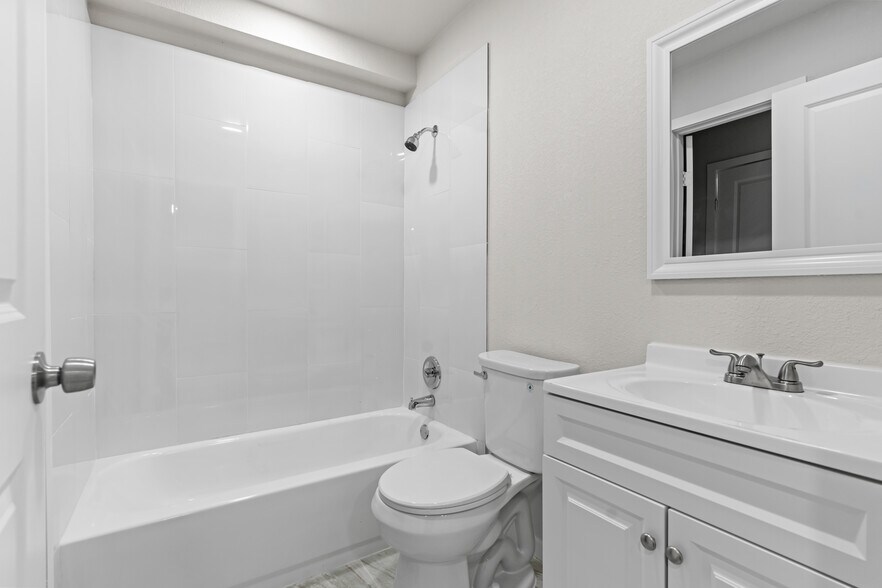 More Photos Of 8330 Carvel Ln, Houston Apartments For Sale