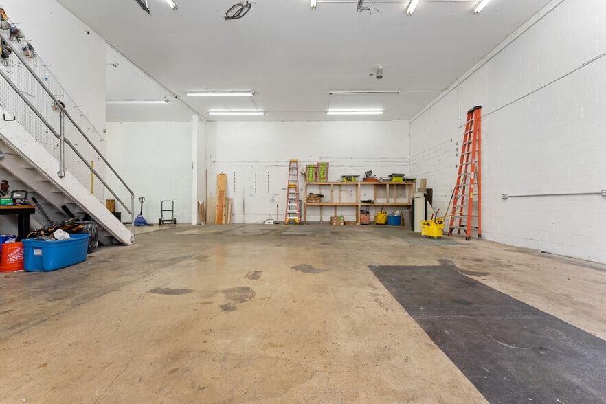 More Photos Of 9208 Venture Ct, Manassas Park Warehouse For Sale