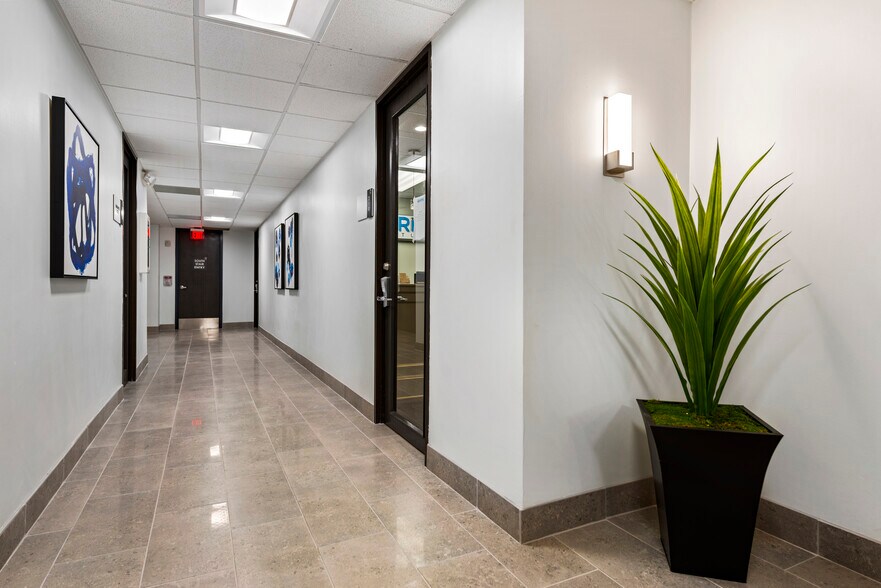 More Photos Of 3100 Edloe St, Houston Office For Sale