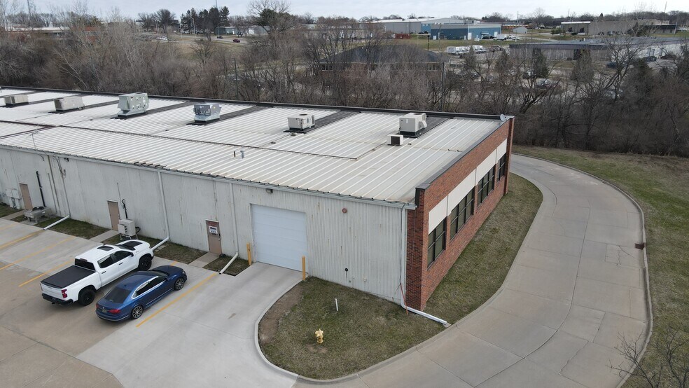 More Photos Of 10500-10580 Justin Dr, Urbandale Flex For Lease
