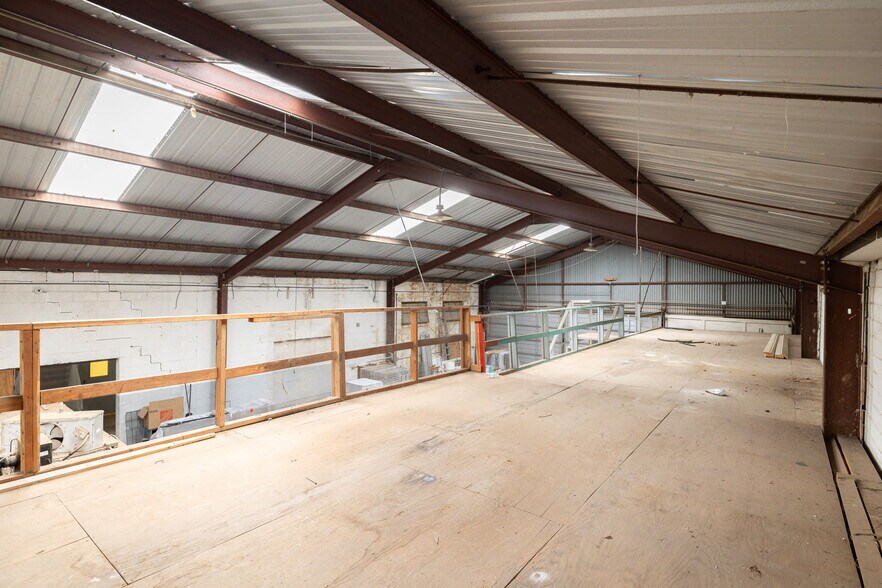 More Photos Of 2930 E Houston St, San Antonio Industrial For Sale