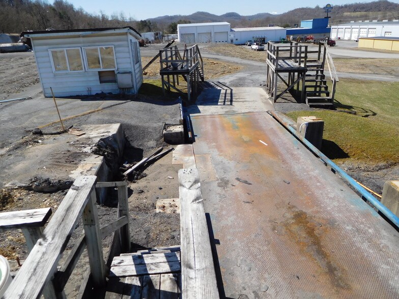 69 Middletown Rd, Fairmont, WV 26554 Service For Sale