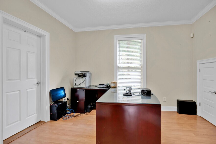 More Photos Of 901 E Washington St, Orlando Office For Sale