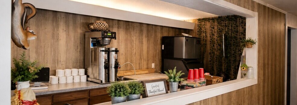 More Photos Of 49 Route Tt, Noel Restaurant For Sale