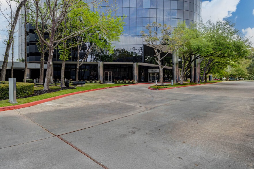 More Photos Of 1800 Bering Dr, Houston Office For Lease