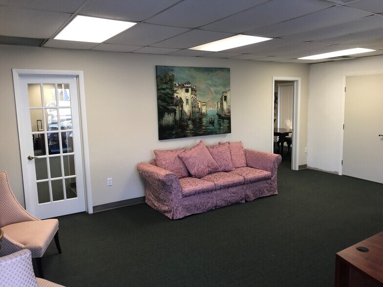 More Photos Of 6315 Presidential Ct, Fort Myers Office For Lease