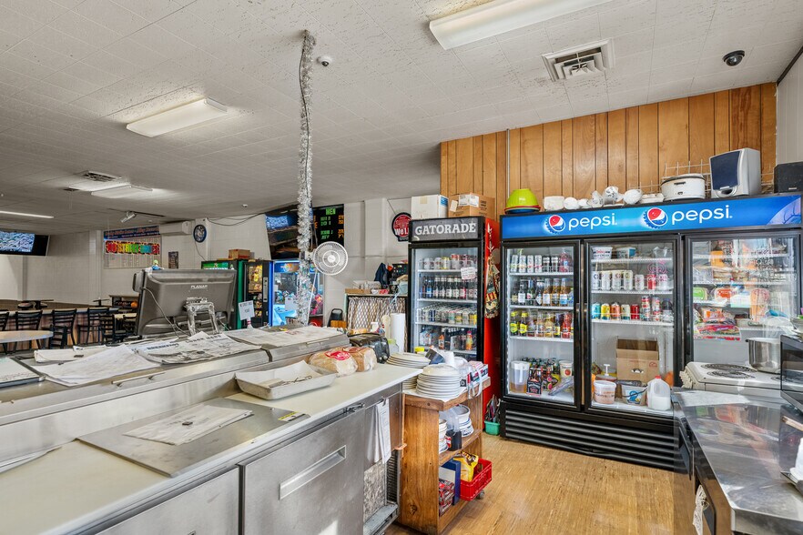 More Photos Of 412 Main St SW, Ronan Sports And Entertainment For Sale