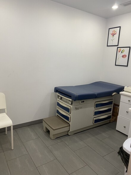 More Photos Of 10-11 49th Ave, Long Island City Storefront Retail Office For Sale