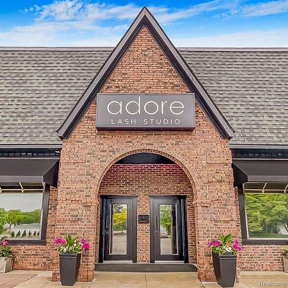 More Photos Of 11225 S Saginaw St, Grand Blanc Storefront Retail Office For Sale