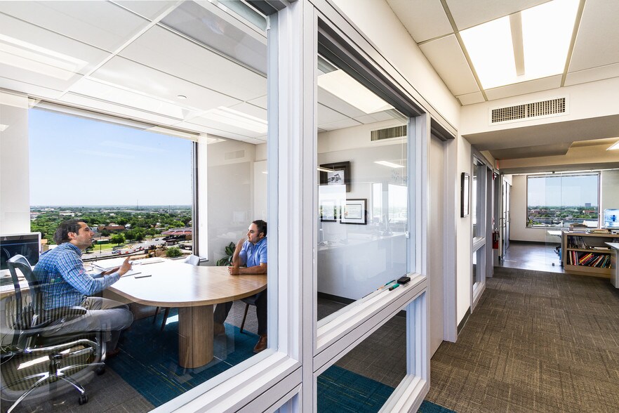 More Photos Of 600 San Bernardo Ave, Laredo Unknown For Lease