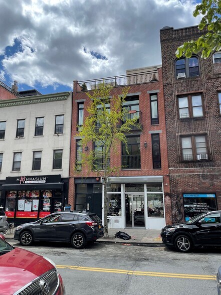 More Photos Of 276 Grand St, Brooklyn Storefront Retail Residential For Lease
