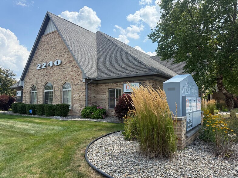 More Photos Of 2240 E Hill Rd, Grand Blanc Medical For Lease