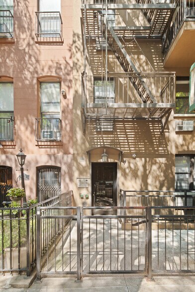 More Photos Of 4 W 90th St, New York Apartments For Sale