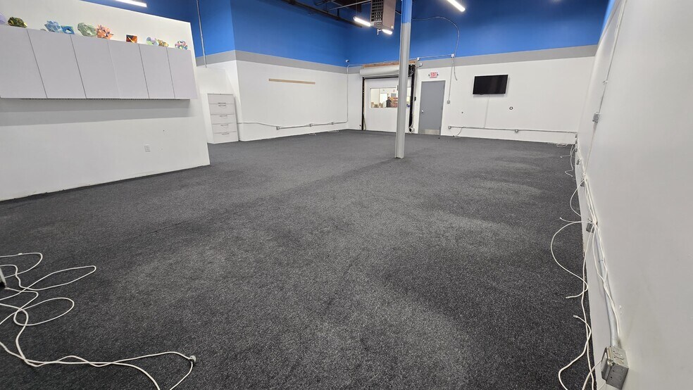 More Photos Of 2300 Marcus Ave, New Hyde Park Warehouse For Lease