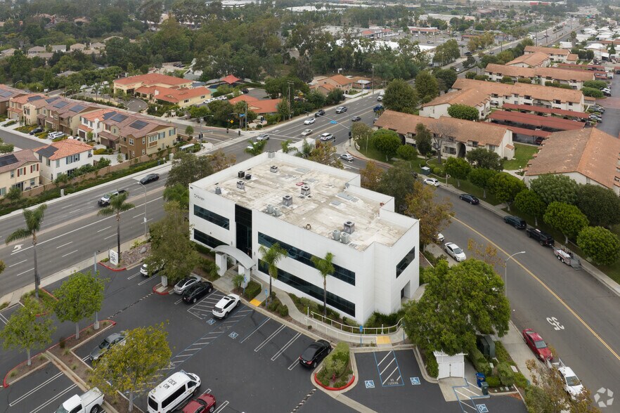 More Photos Of 902 Sycamore Ave, Vista Medical For Lease